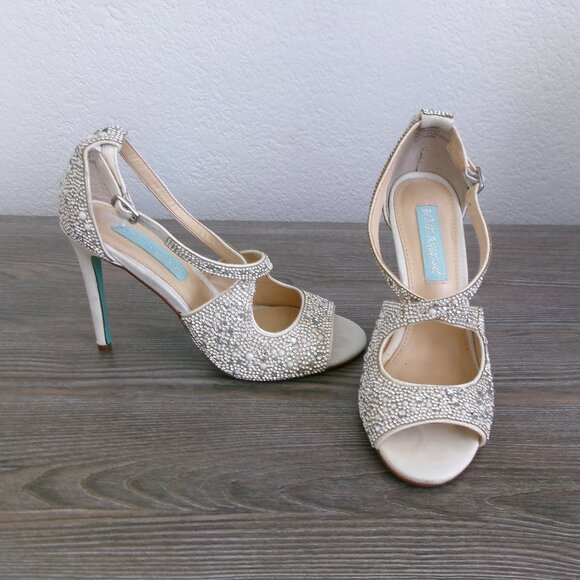 Betsey Johnson BAYLI Crystals and Pearls High Heels Shoes 6 White Open Toe - Picture 1 of 15